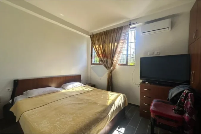Vlore, jepet me qera shtepi 4+1 Kati 1, 255 m² 380 € (Babice e Madhe, Vlore)
