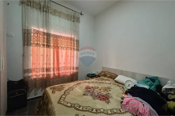 Vlore, jepet me qera shtepi 4+1 Kati 1, 255 m² 380 € (Babice e Madhe, Vlore)