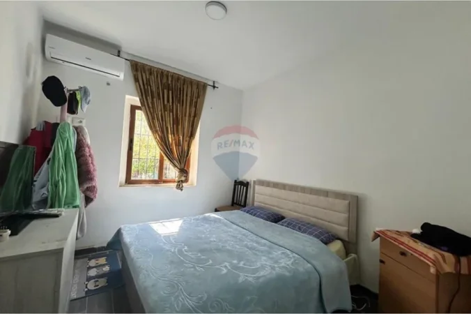 Vlore, jepet me qera shtepi 4+1 Kati 1, 255 m² 380 € (Babice e Madhe, Vlore)
