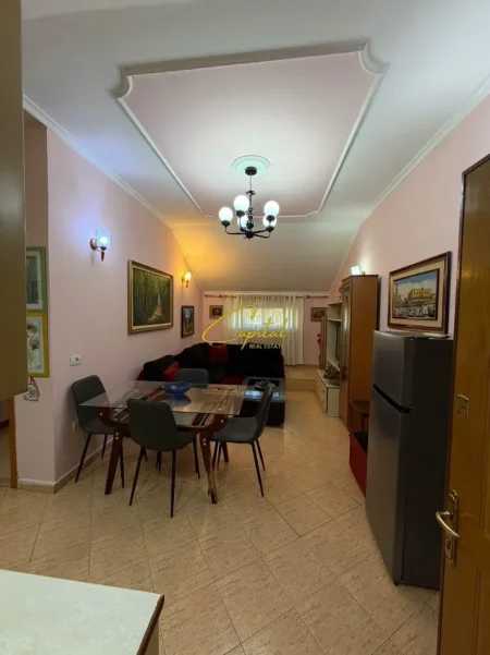 Tirane, jepet me qera apartament 2+1 Kati 6, 80 m² 500 € (QENDER)