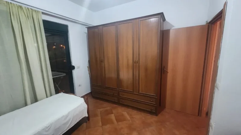 Tirane, jepet me qera apartament 2+1 Kati 1, 100 m² 500 € (Rruga Irfan Tomini)