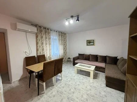 Tirane, jepet me qera 1+1 Kati 2, 55 m² 450 € 