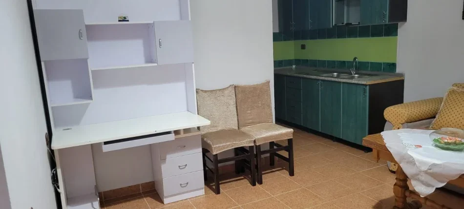 Tirane, jepet me qera apartament 1+1 65 m² 350 € (Rruga E Dibres)