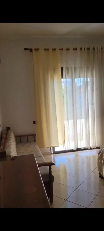 Tirane, jepet me qera apartament 3+1 Kati 1, 118 m² 450 € (Rruga E Dibres)