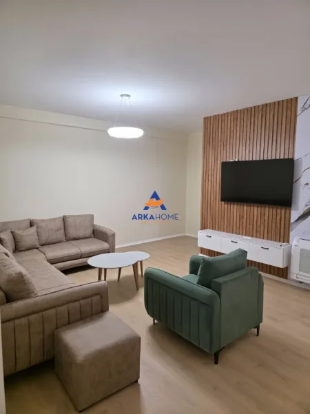 Tirane, jepet me qera apartament 2+1+Ballkon Kati 3, 100 m² 631 € 