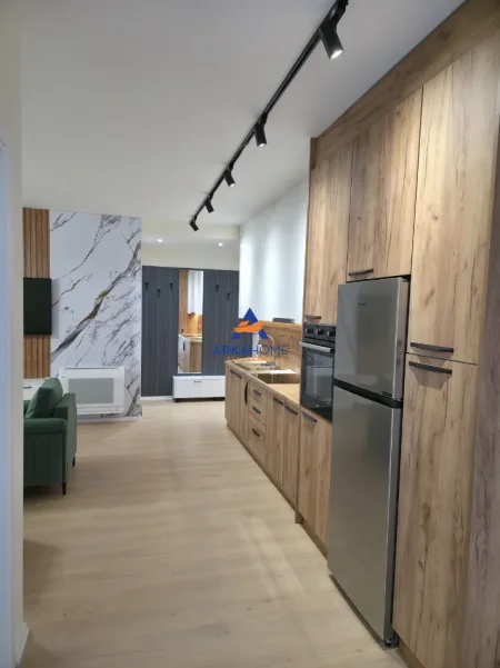 Tirane, jepet me qera apartament 2+1+Ballkon Kati 3, 100 m² 631 € 