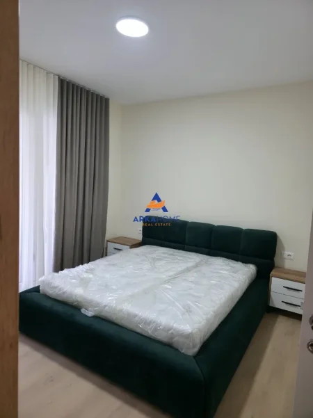 Tirane, jepet me qera apartament 2+1+Ballkon Kati 3, 100 m² 631 € 