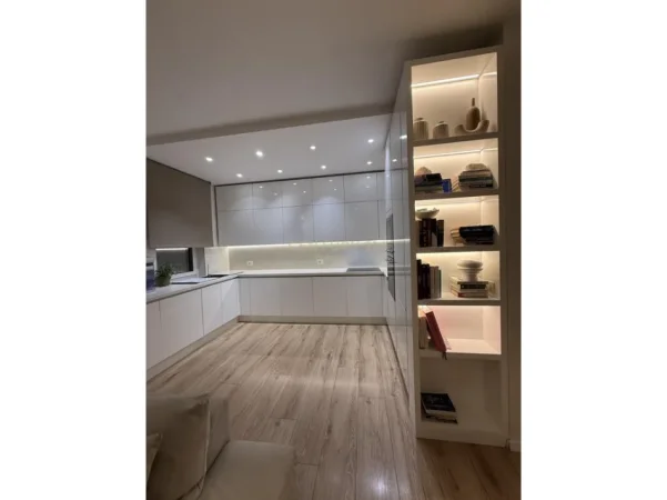 Tirane, shitet apartament 3+1+Ballkon Kati 5, 136 m² 450.000 € (delijorgji)