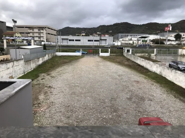 Tirane, jepet me qera zyre Kati 0, 1.680 m² 5.900 € (Vore)
