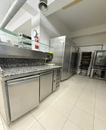 Tirane, shitet ambjent biznesi , 222 m² 777.350 € 