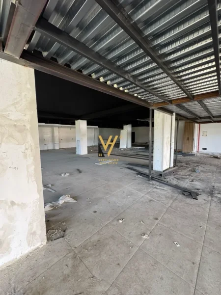 Tirane, shitet ambjent biznesi Kati 0, 820 m² 2.500.000 € (LIQENI I THATE)