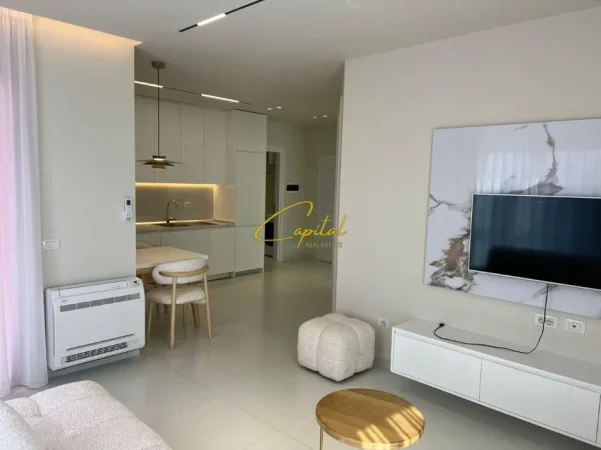 Tirane, jepet me qera apartament 1+1 Kati 8, 72 m² 650 € (ISH STACIONI TRENIT)