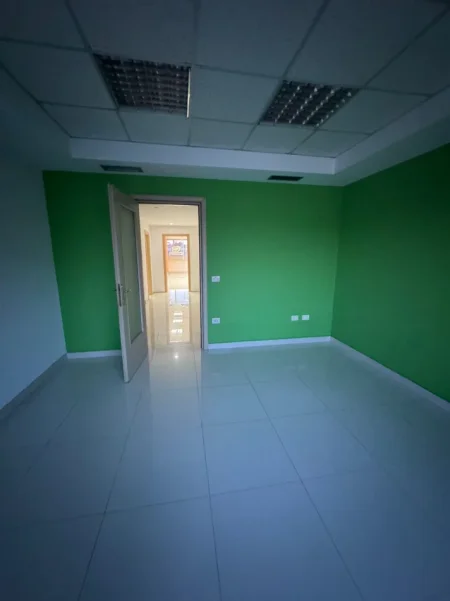 Tirane, jepet me qera zyre Kati 11, 150 m² 2.600 € (RRUGA ABDYL FRASHERI)