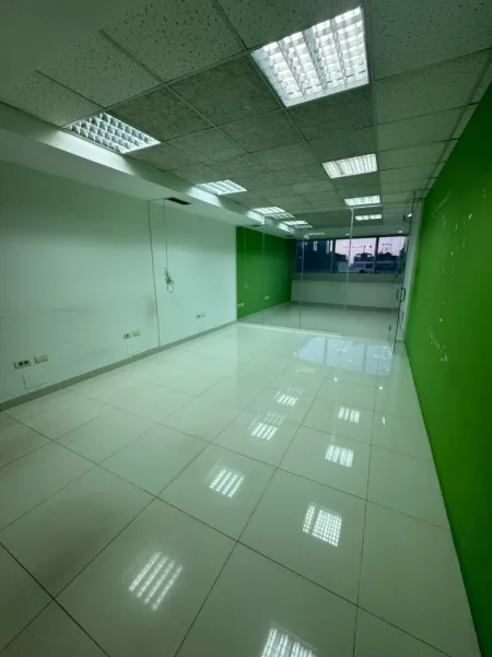 Tirane, jepet me qera zyre Kati 11, 150 m² 2.600 € (RRUGA ABDYL FRASHERI)