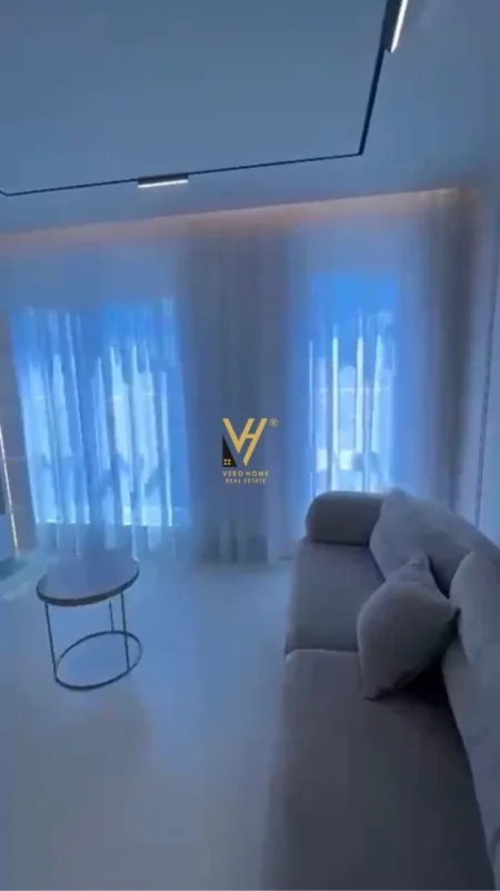 Tirane, jepet me qera apartament 2+1+Ballkon Kati 8, 95 m² 770 € (BULEVARDI I RI)