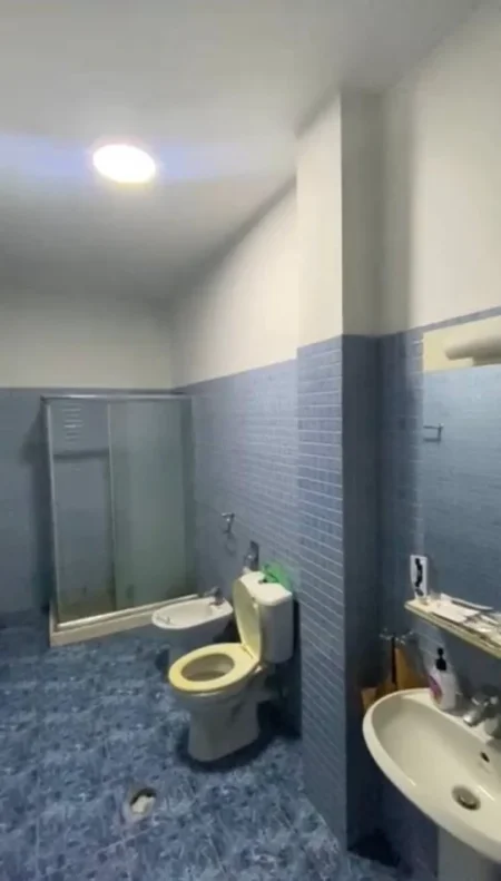 Tirane, shitet apartament 1+1+Ballkon Kati 4, 95 m² 82.000 € (Kamez, Bulevardi Nënë Tereza)