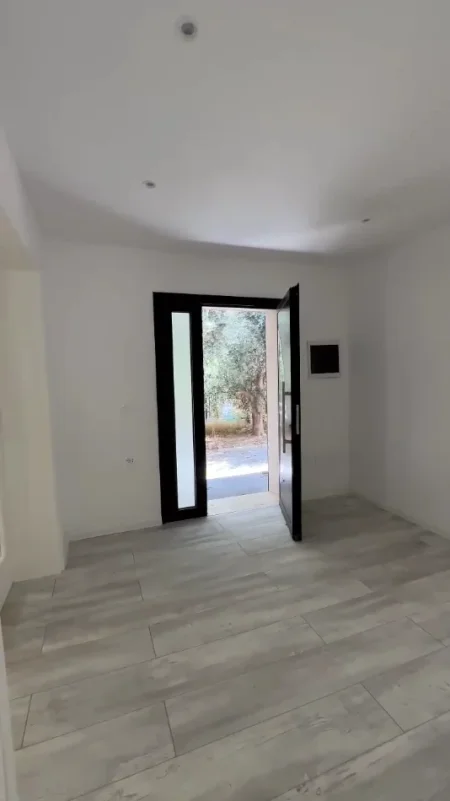 Vlore, shitet nga Pronari, pa-komision Vile 1 Katshe Kati 0, 274 m² 390.000 € 