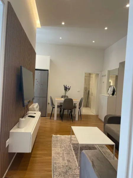 Tirane, jepet me qera Apartament 2+1, Kati 2, Mobiluar, Çmimi 750 €  tek Rruga DURRËSIT,Tirane.