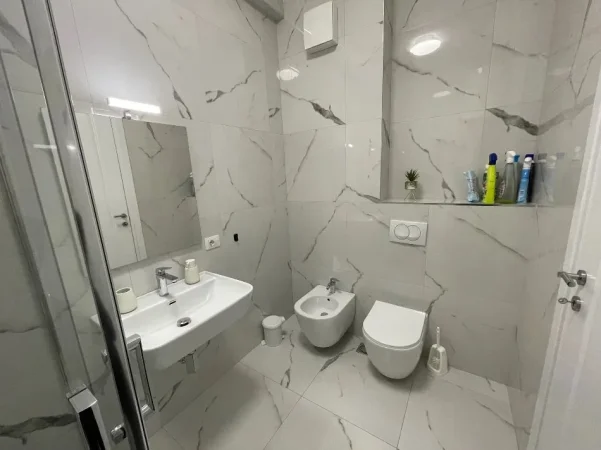 Tirane, jepet me qera apartament 1+1 Kati 3, 76 m² 900 € (RRUGA E KOSOVAREVE)
