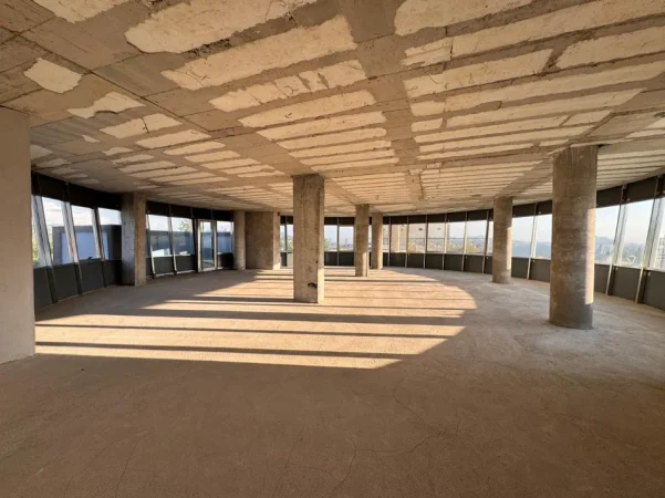 Tirane, jepet me qera ambjent biznesi , 3.000 m² (Rruga Xhanfize Keko)