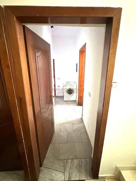 Tirane, jepet me qera apartament , 40 m² (Bulevardi i Ri)