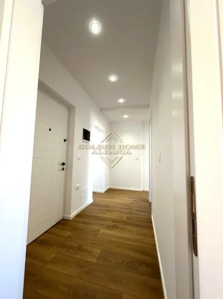 Tirane, shitet apartament , (Bulevardi Zogu i Pare)