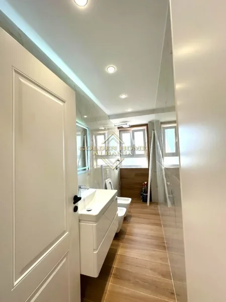 Tirane, shitet apartament , (Bulevardi Zogu i Pare)