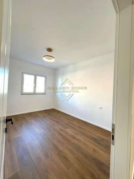 Tirane, shitet apartament , (Bulevardi Zogu i Pare)