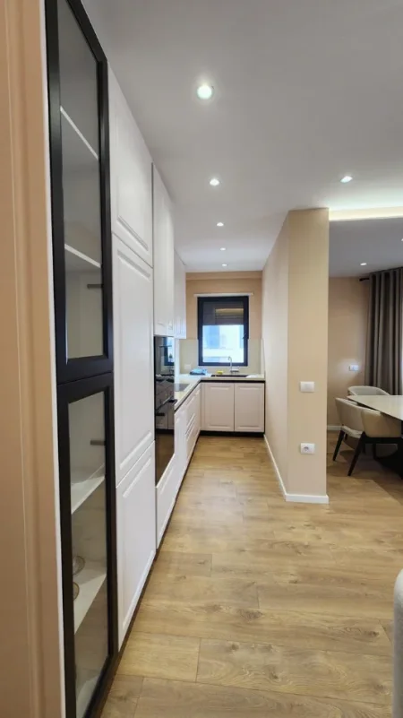 Tirane, shitet apartament 2+1+Aneks+Ballkon Kati 3, 118 m² 350.000 € (Rruga Durresit)