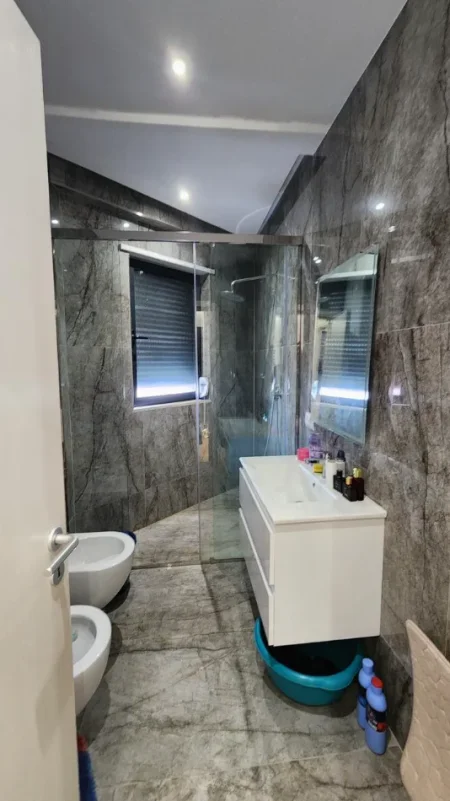 Tirane, shitet apartament 2+1+Aneks+Ballkon Kati 3, 118 m² 350.000 € (Rruga Durresit)