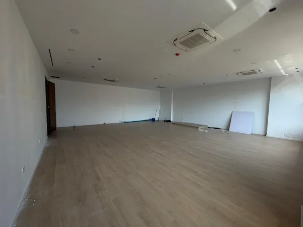 Tirane, jepet me qera zyre Kati 5, 140 m² 2.380 € (KOMPLEKSI DELIJORGJI)