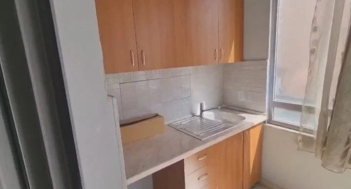 Tirane, jepet me qera ambjent biznesi Kati 2, 80 m² 1000 € (Rruga Myslym Shyri)