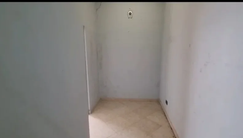 Tirane, jepet me qera ambjent biznesi Kati 2, 80 m² 1000 € (Rruga Myslym Shyri)