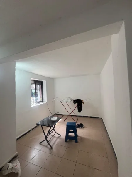 Tirane, jepet me qera garsoniere+Ballkon Kati 1, 35 m² 350 mije leke