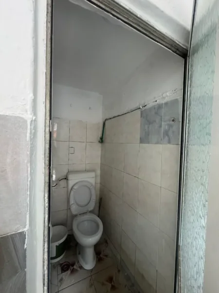 Tirane, jepet me qera garsoniere+Ballkon Kati 1, 35 m² 350 mije leke