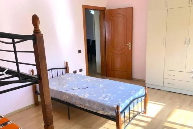 Tirane, jepet me qera apartament 2+1 Kati 3, 105 m² 400 € (Rruga Jordan Misja)