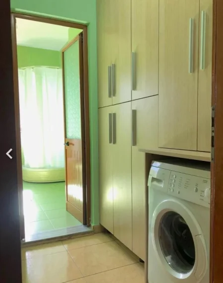 Tirane, jepet me qera apartament 2+1 Kati 3, 105 m² 400 € (Rruga Jordan Misja)