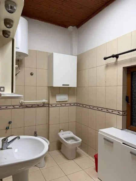Tirane, jepet me qera apartament 2+1 Kati 2, 110 m² 380 € (Qtu)