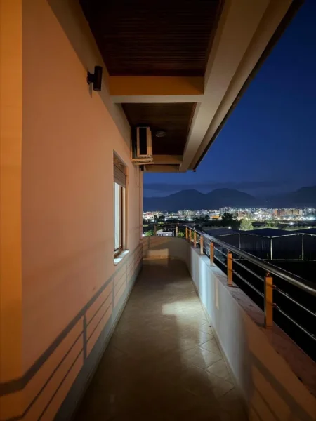 Tirane, jepet me qera apartament 2+1 Kati 2, 110 m² 380 € (Qtu)