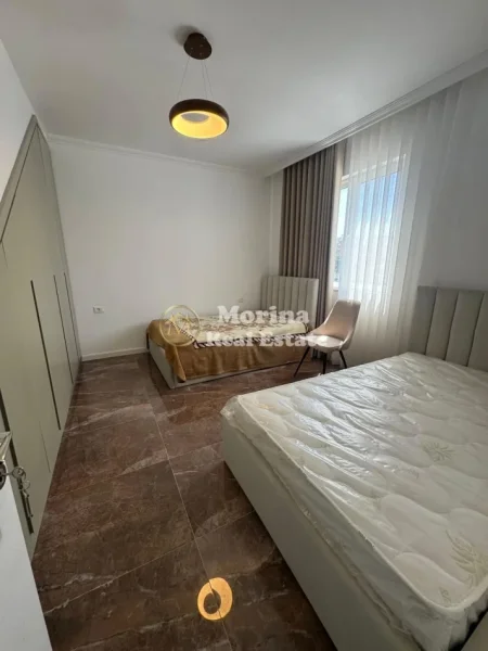 Tirane, jepet me qera ambjent biznesi Kati 7, 120 m² 600 € (Dupleks 2 1 Shkoze)