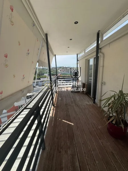 Tirane, jepet me qera ambjent biznesi Kati 7, 120 m² 600 € (Dupleks 2 1 Shkoze)