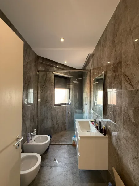 Tirane, shitet apartament 2+1 Kati 3, 117 m² 370.000 € (Zogu i Zi)