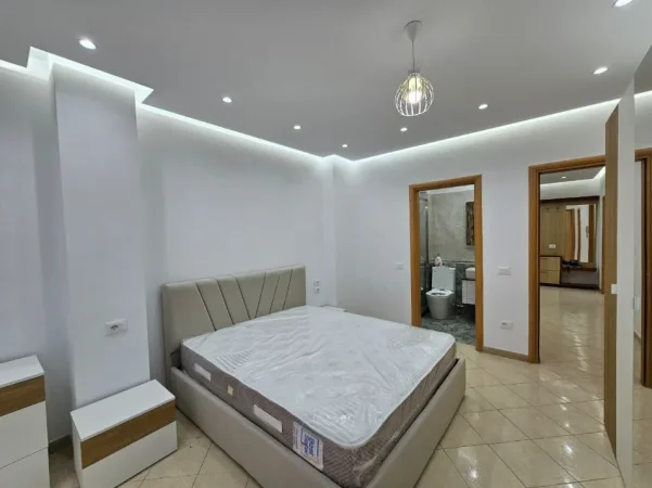 Tirane, jepet me qera apartament 2+1+Ballkon Kati 2, 105 m² 600 € (Unaza e Re)