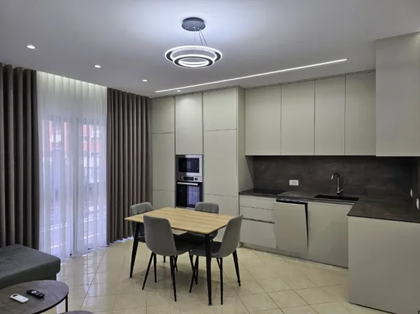 Tirane, jepet me qera apartament 2+1+Ballkon Kati 2, 105 m² 600 € (Unaza e Re)
