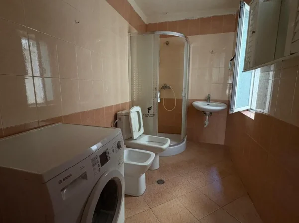 Tirane, jepet me qera apartament 2+1 Kati 5, 80 m² 550 € (RRUGA ELBASANIT)