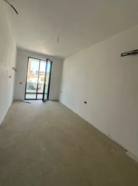 Tirane, shitet apartament 1+1+Ballkon , 79 m² 165.837 € 