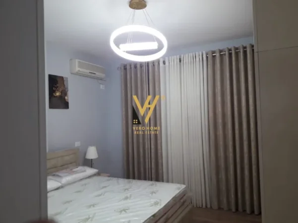 Tirane, jepet me qera apartament 2+1+Ballkon Kati 2, 100 m² 820 € (ISH PARKU)