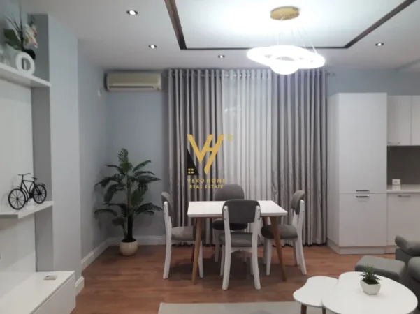 Tirane, jepet me qera apartament 2+1+Ballkon Kati 2, 100 m² 820 € (ISH PARKU)