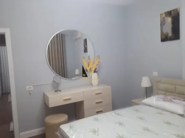 Tirane, jepet me qera apartament 2+1+Ballkon Kati 2, 100 m² 820 € (ISH PARKU)