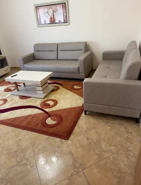 Tirane, jepet me qera apartament 1+1+Aneks+Ballkon Kati 3, 70 m² 550 € (rruga e dibres)